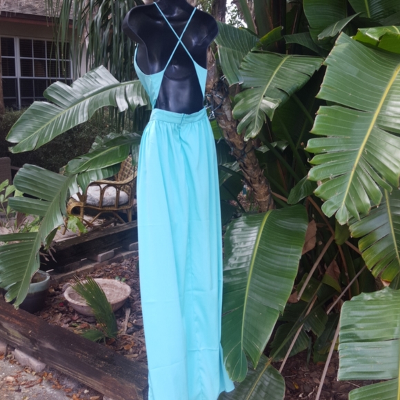 - Backless maxi dress - Picture 2 of 8